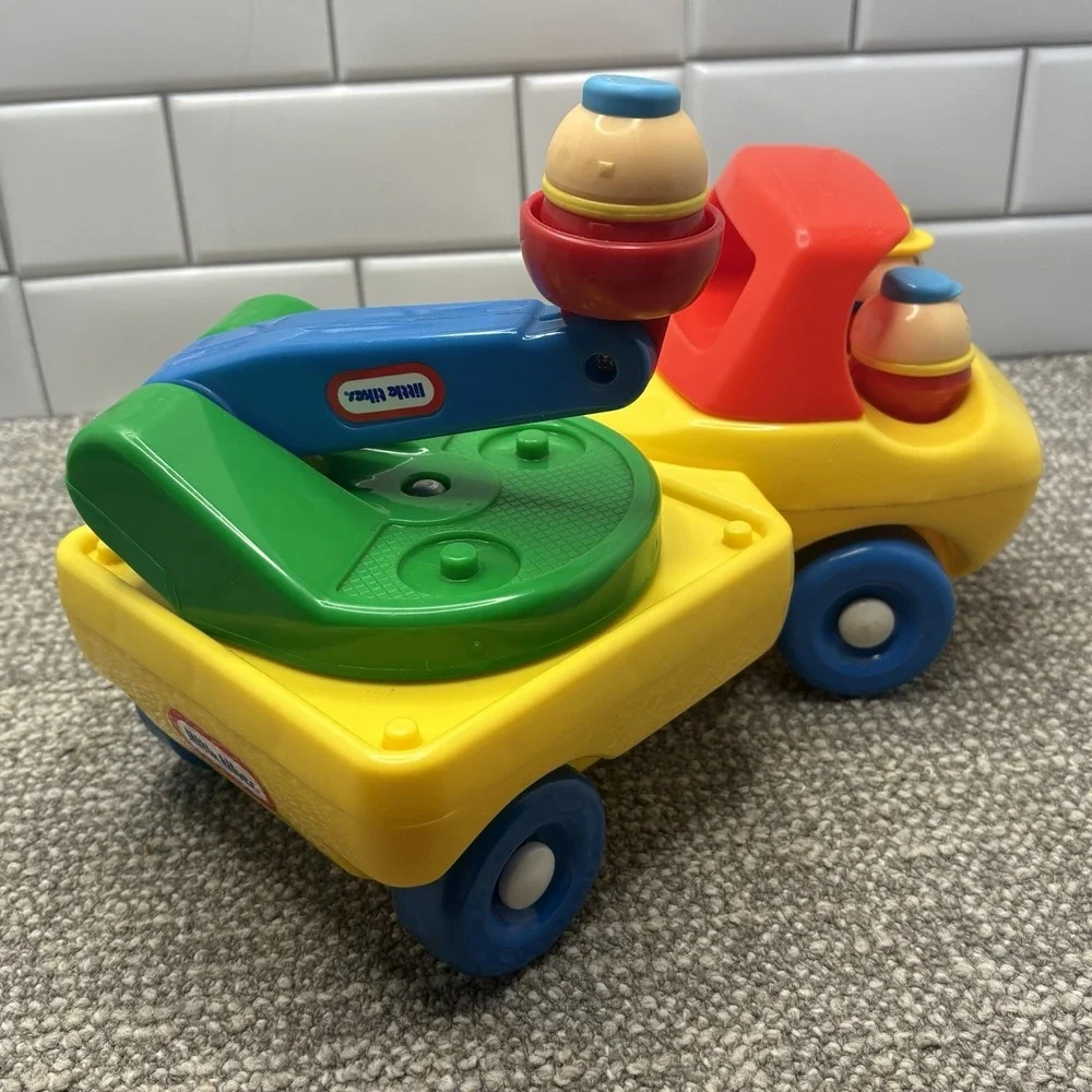 Little Tikes VTG Construction Truck W People Yellow W Bucket Lift Nice Condition